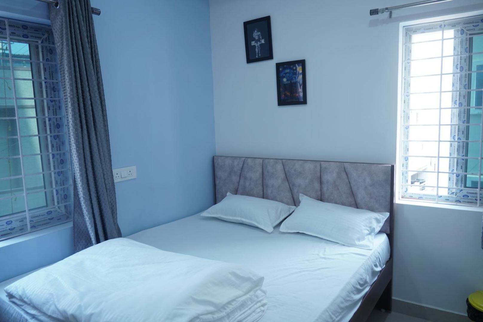 Cosmic Hotel & Guest House Gachibowli Raidurg Hyderabad Ngoại thất bức ảnh