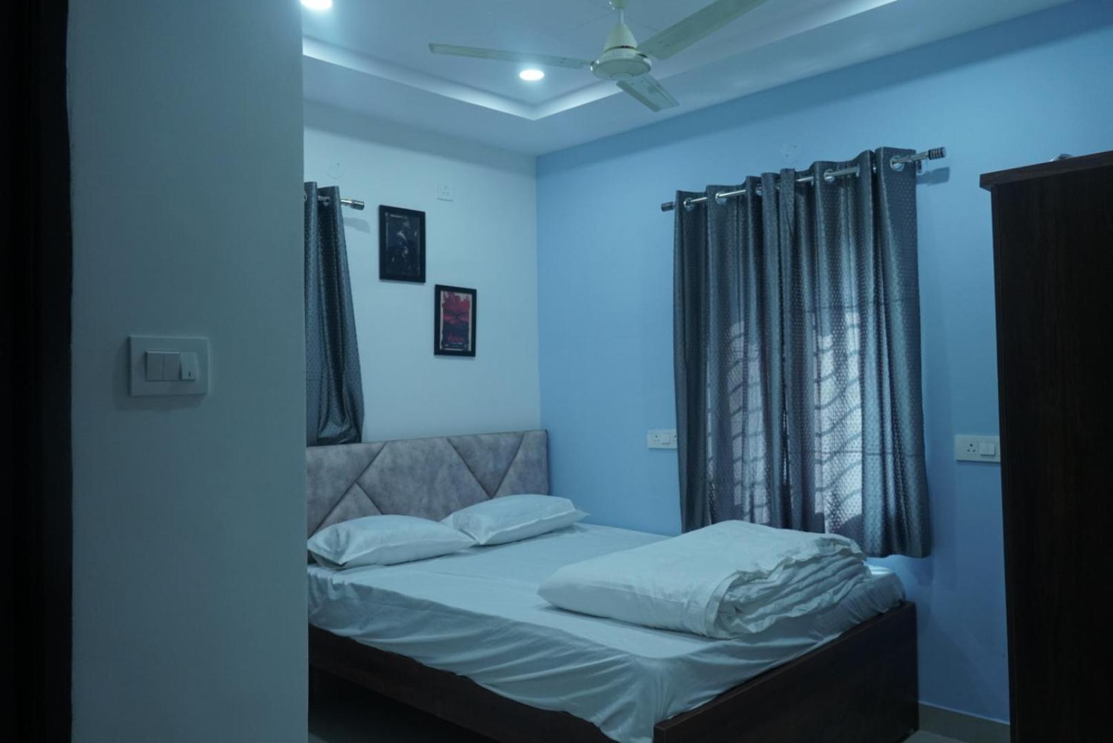 Cosmic Hotel & Guest House Gachibowli Raidurg Hyderabad Ngoại thất bức ảnh