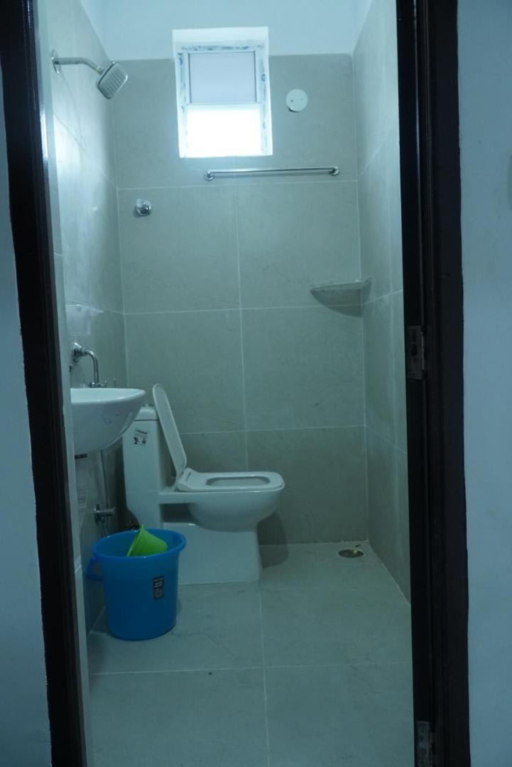 Cosmic Hotel & Guest House Gachibowli Raidurg Hyderabad Ngoại thất bức ảnh